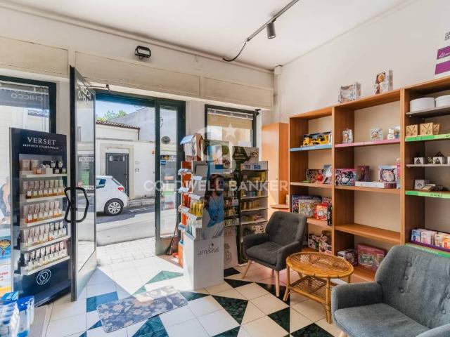 Locale Commerciale in vendita a Puglia, Lecce