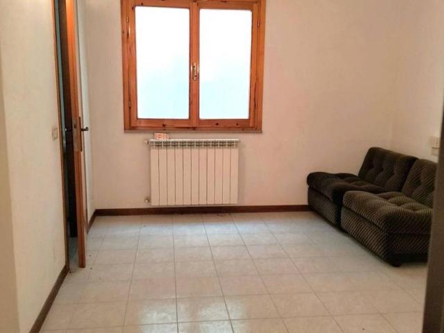 Locale Commerciale in vendita a Umbertide, Umbria