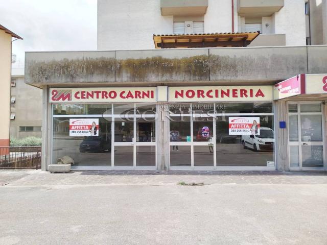 Locale Commerciale in affitto a Umbertide, Perugia