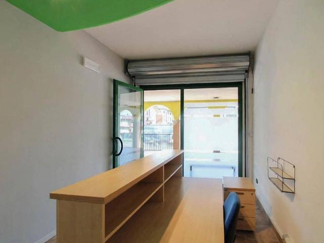 Locale Commerciale in vendita a Urago D'oglio, Lombardia