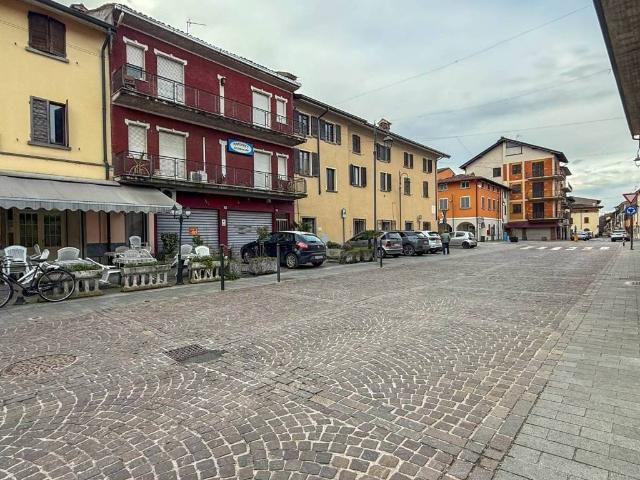 Locale Commerciale in vendita a Urago D'oglio, Lombardia