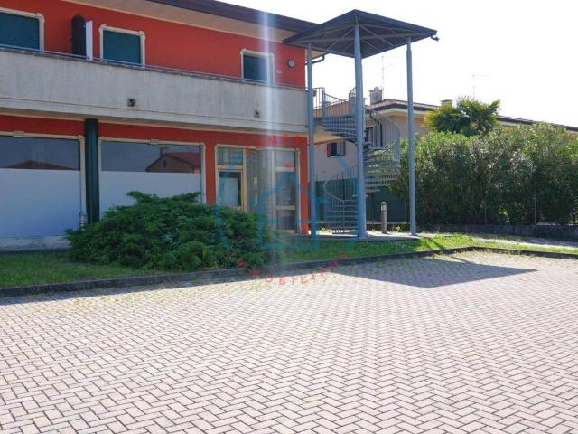Locale Commerciale in vendita a Urbana, Veneto