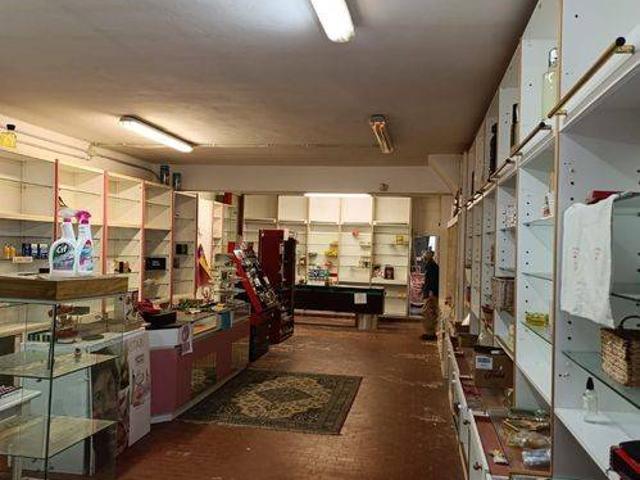 Locale Commerciale in vendita a Marche, Pesaro E Urbino