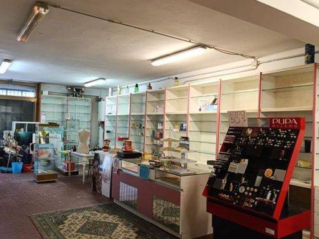 Locale Commerciale in vendita a Marche, Pesaro E Urbino