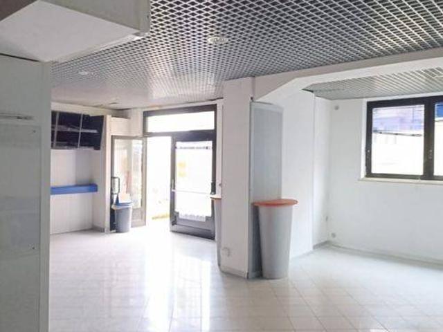 Locale Commerciale in vendita a Marche, Pesaro E Urbino