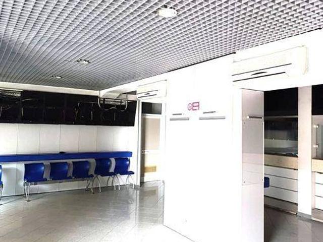 Locale Commerciale in vendita a Marche, Pesaro E Urbino