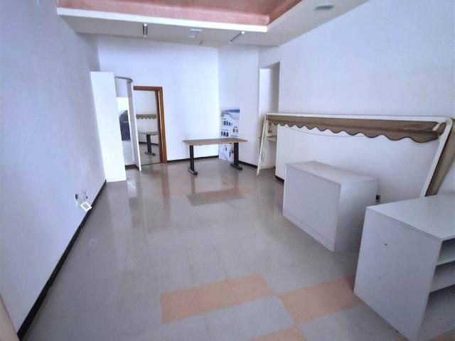 Locale Commerciale in vendita a Marche, Pesaro E Urbino