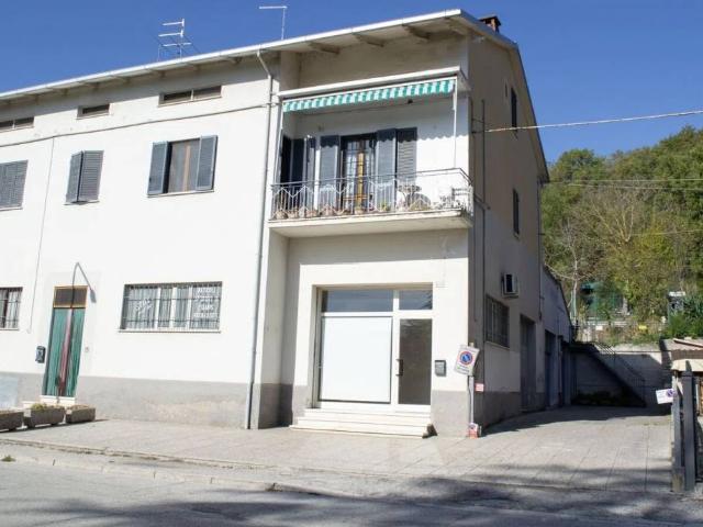 Locale Commerciale in vendita a Marche, Pesaro E Urbino