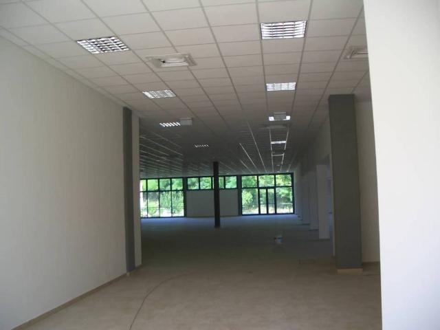 Locale Commerciale in vendita a Marche, Pesaro E Urbino