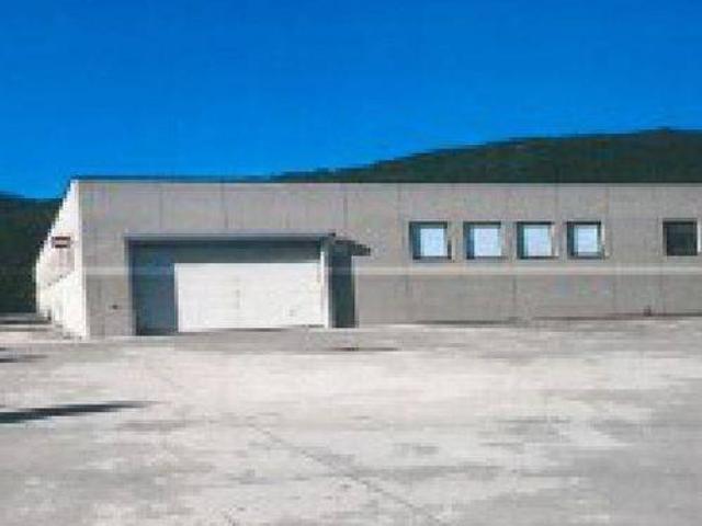 Locale Commerciale in vendita a Marche, Pesaro E Urbino