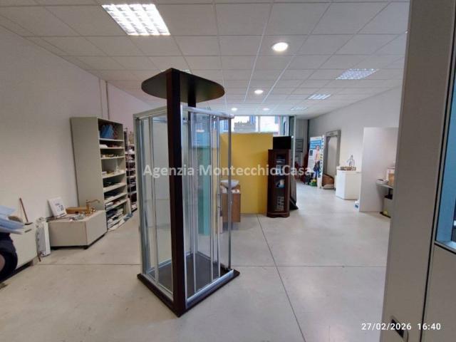 Locale Commerciale in vendita a Urbino, Pesaro e Urbino