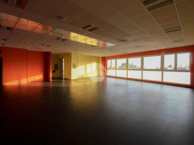 Locale Commerciale in vendita a Urgnano, Lombardia