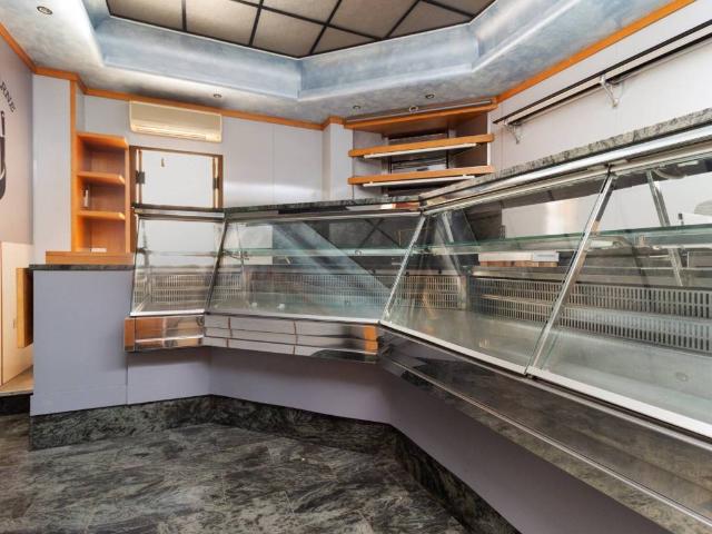 Locale Commerciale in vendita a Usmate Velate, Usmate