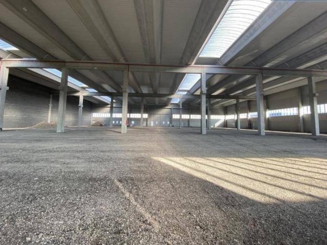 Locale Commerciale in vendita a Usmate Velate, Usmate