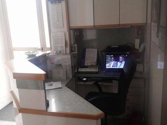 Locale Commerciale in vendita a Usmate Velate, Lombardia