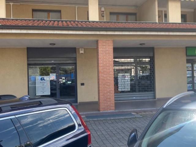 Locale Commerciale in vendita a Usmate Velate, Usmate