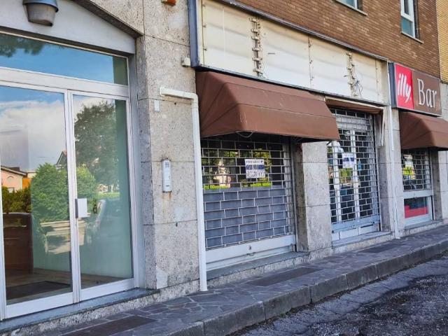 Locale Commerciale in vendita a Usmate Velate, Usmate