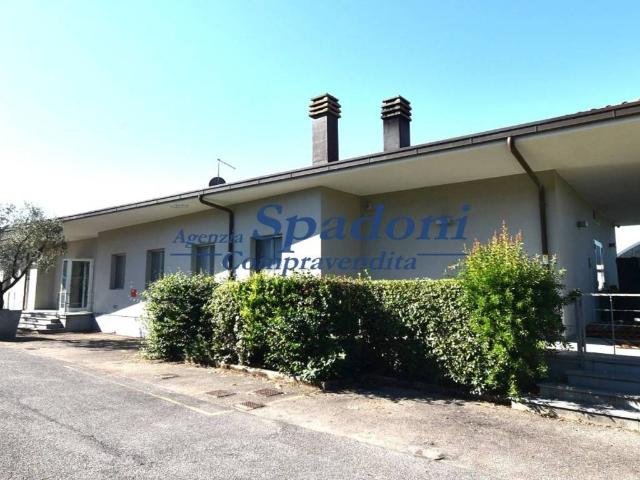 Locale Commerciale in vendita a Uzzano, Forone