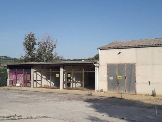 Locale Commerciale in vendita a Vacri, Abruzzo