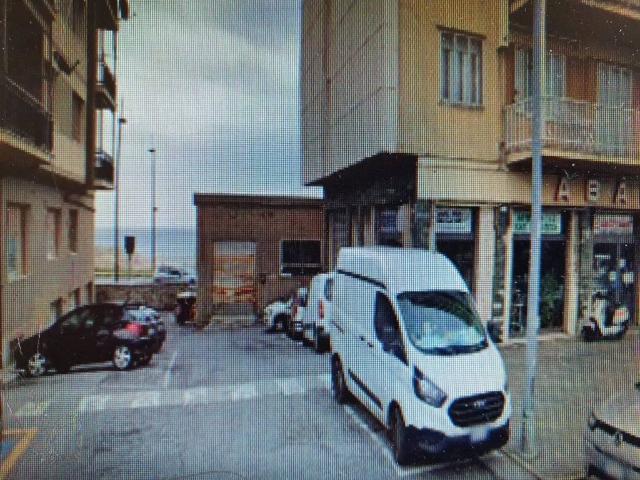 Locale Commerciale in vendita a Vado Ligure, Liguria