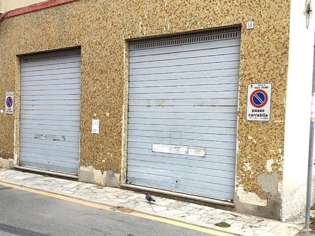 Locale Commerciale in vendita a Vado Ligure, Liguria