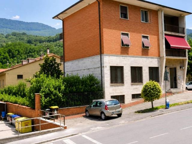 Locale Commerciale in vendita a L'Isola, Vaiano