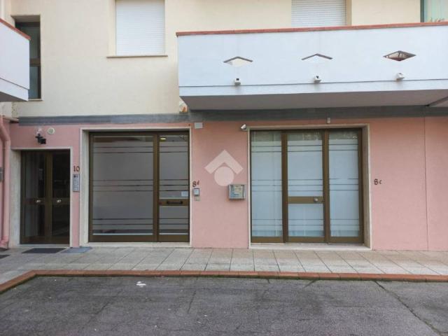 Locale Commerciale in vendita a Larciano, Vaiano