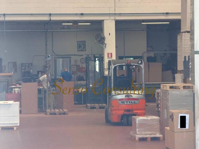 Locale Commerciale in vendita a Vailate, Cremona