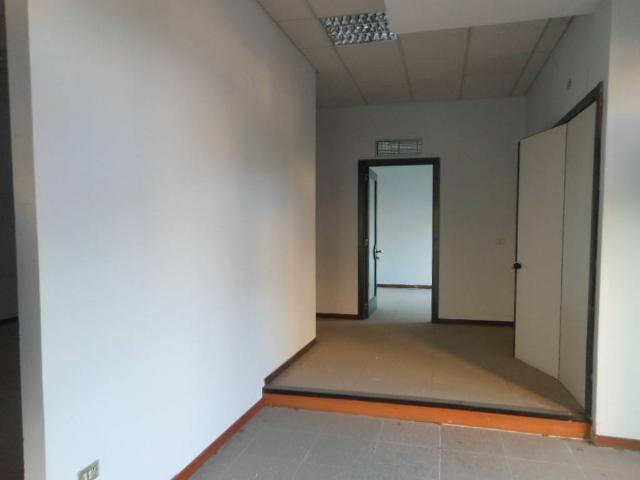 Locale Commerciale in vendita a Vairano Patenora, Campania