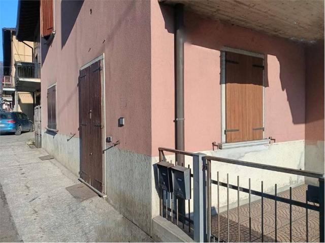 Locale Commerciale in vendita a Comunità Montana della Valle Brembana, Val Brembilla