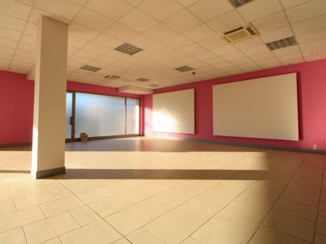 Locale Commerciale in vendita a Scano al Brembo, Valbrembo
