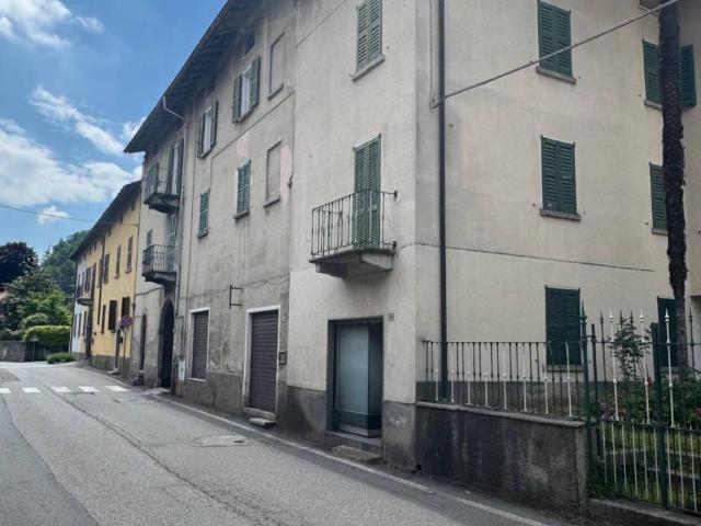Locale Commerciale in vendita a Valbrona, Lombardia