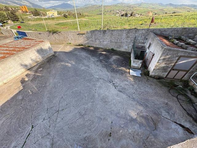 Locale Commerciale in vendita a Casalbianco, Valderice