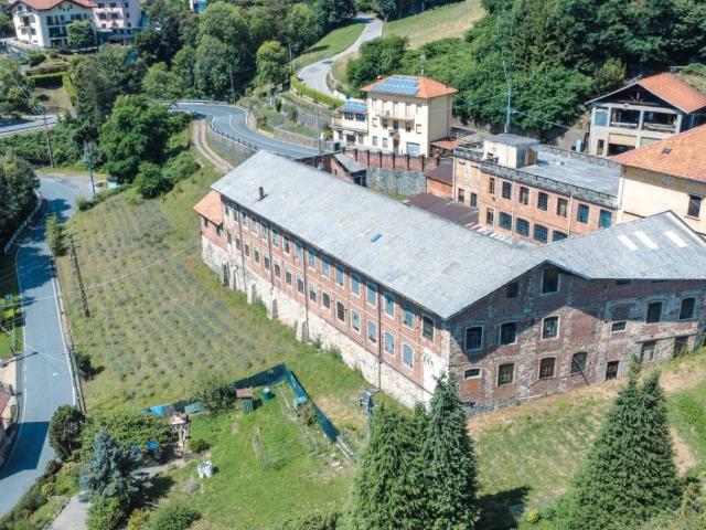 Locale Commerciale in vendita a Valdilana, Piemonte