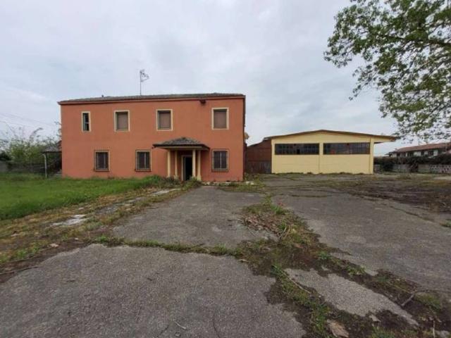 Locale Commerciale in vendita a Valeggio, Lombardia