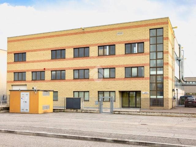 Locale Commerciale in vendita a Zona Artigianale Foroni, Valeggio Sul Mincio