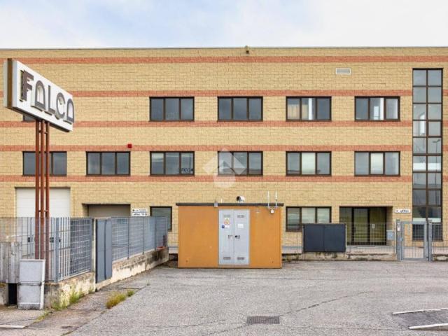 Locale Commerciale in vendita a Zona Artigianale Foroni, Valeggio Sul Mincio