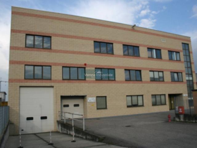 Locale Commerciale in vendita a Zona Artigianale Foroni, Valeggio Sul Mincio