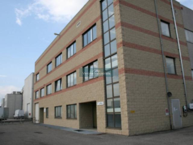 Locale Commerciale in vendita a Zona Artigianale Foroni, Valeggio Sul Mincio