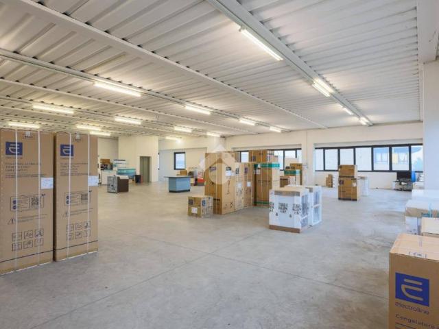 Locale Commerciale in vendita a Borghetto, Valeggio Sul Mincio