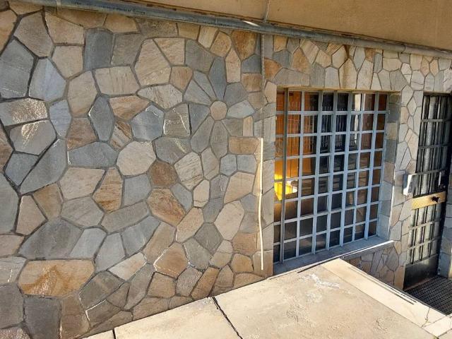 Locale Commerciale in vendita a Coinor, Piemonte