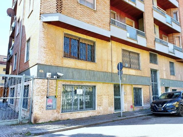 Locale Commerciale in vendita a Fontanile, Piemonte