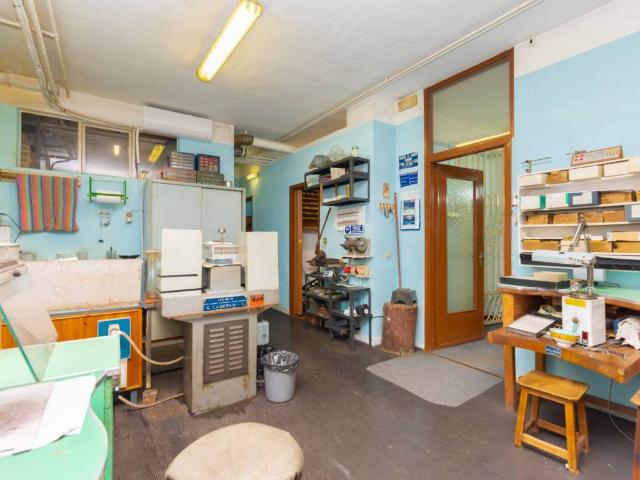 Locale Commerciale in vendita a Piemonte, Alessandria