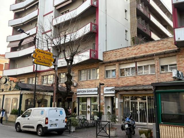 Locale Commerciale in vendita a Piemonte, Alessandria
