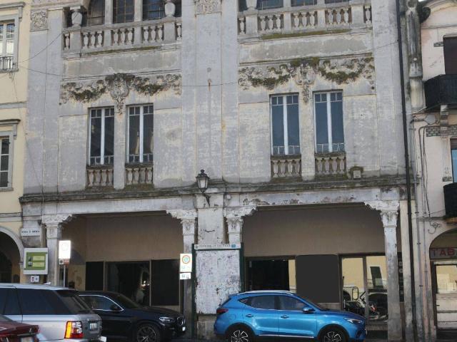 Locale Commerciale in vendita a Piemonte, Alessandria