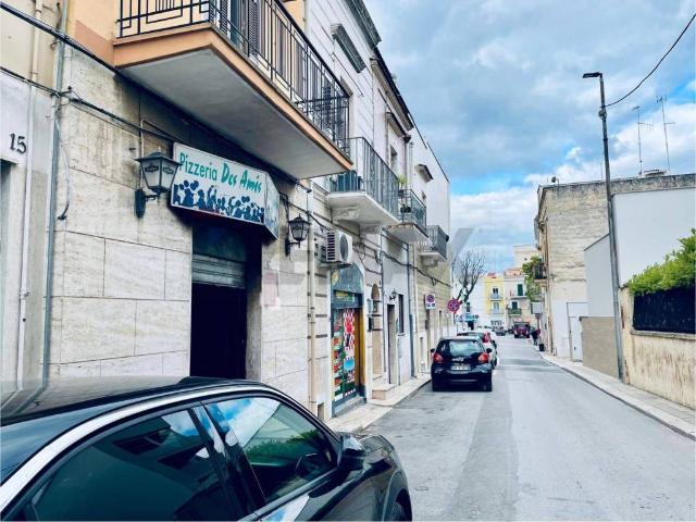 Locale Commerciale in vendita a Valenzano San Lorenzo, Puglia