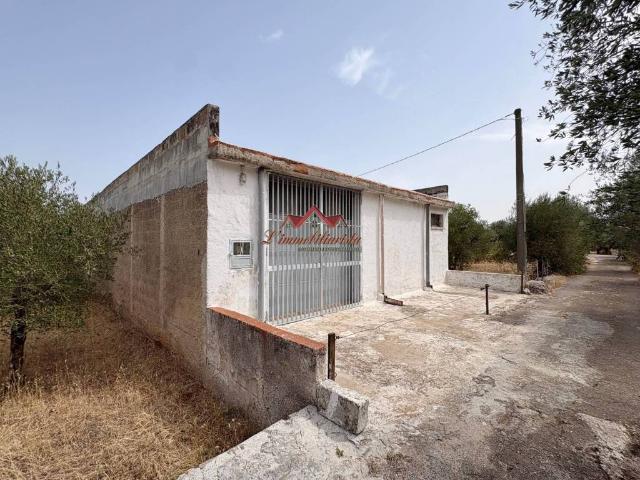 Locale Commerciale in vendita a Valenzano San Lorenzo, Puglia