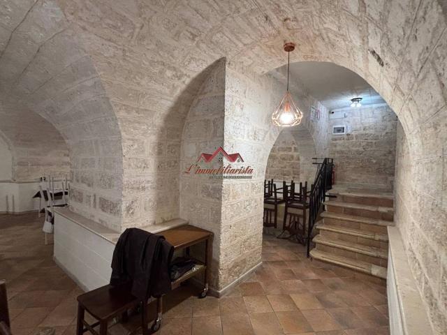 Locale Commerciale in vendita a Valenzano San Lorenzo, Puglia