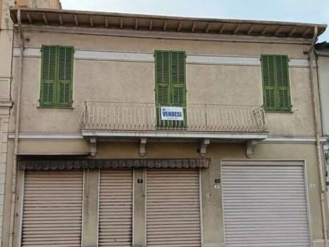 Locale Commerciale in vendita a Vallecrosia, Liguria