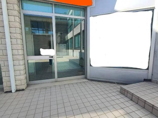 Locale Commerciale in vendita a Vallefoglia, Marche